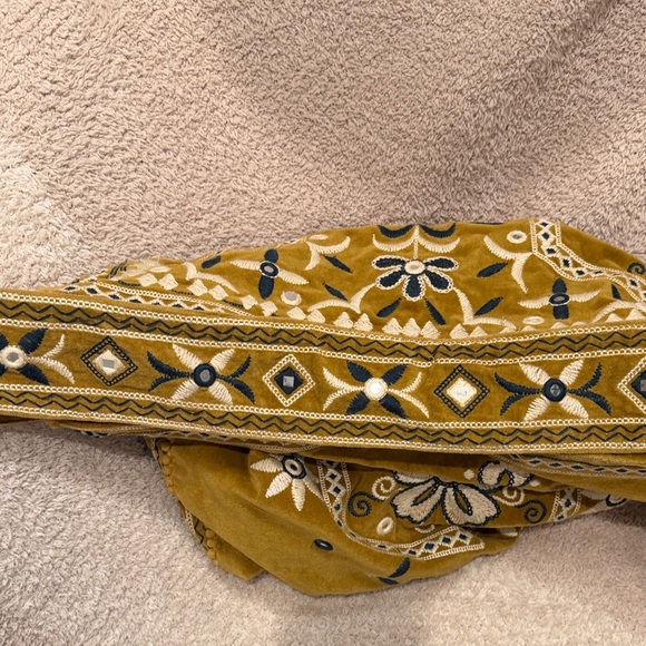 FREE PEOPLE Vic Velvet Slouchy Embroidered Floral Shoulder Bag - Mustard - Picture 5 of 10